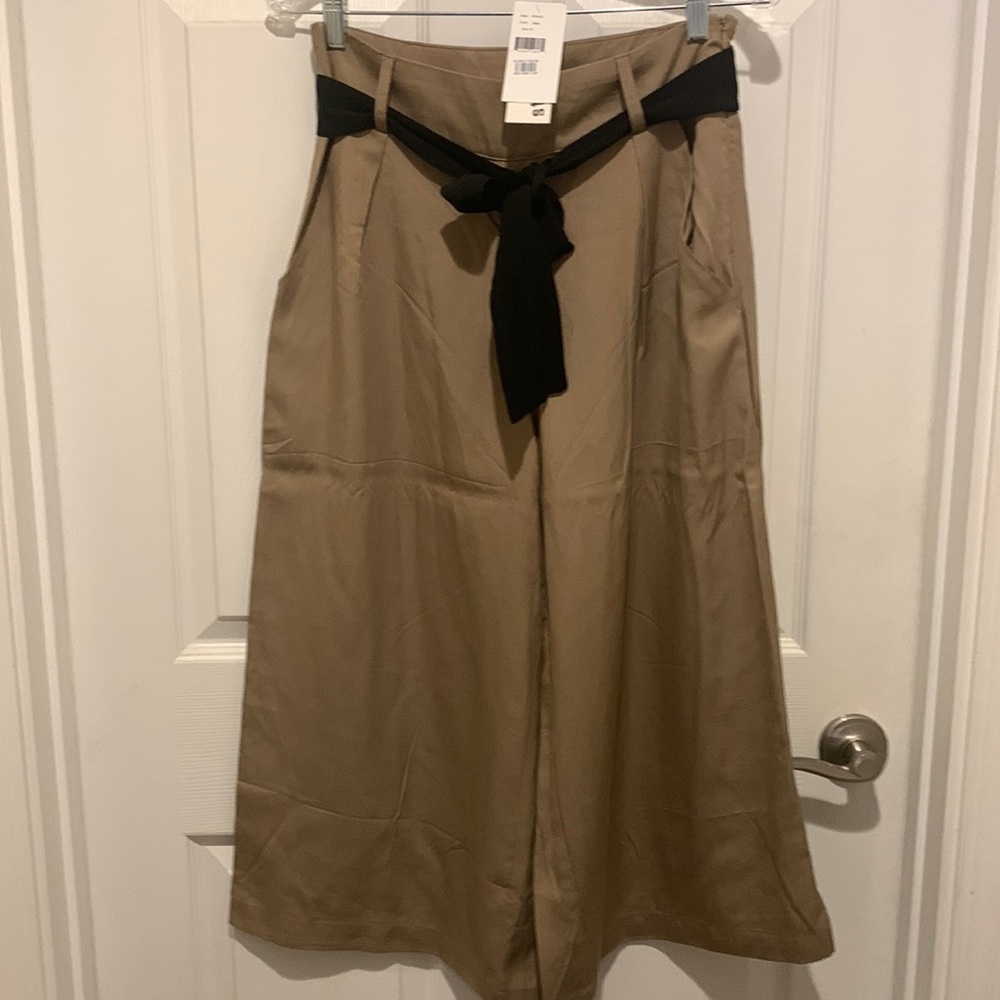 Storee Beige Wide Leg Trousers Size Medium NWT